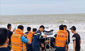 Rủ nhau tắm biển, hai học sinh tử vong và mất tích