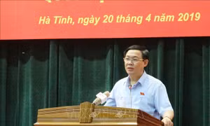 Phó Thủ tướng Vương Đình Huệ tiếp xúc cử tri doanh nghiệp Hà Tĩnh