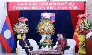 Lãnh đạo TP Hồ Chí Minh chúc mừng Tết cổ truyền Bunpimay của Lào