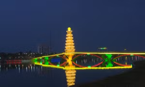 Đưa vào sử dụng cầu đi bộ qua hồ công viên Văn Lang, Phú Thọ