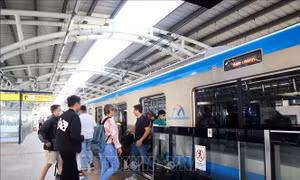 Lắp mái che kết nối trạm xe buýt với metro Bến Thành - Suối Tiên
