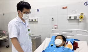Cứu sống sản phụ mắc COVID-19 bị ngộ độc thuốc tê sau mổ lấy thai