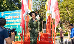 Thanh thiếu niên Đà Nẵng trải nghiệm môi trường quân đội