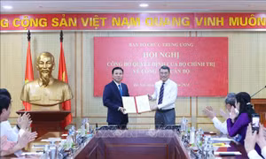 Bộ Chính trị điều động, phân công Bí thư Tỉnh ủy Thanh Hóa Đỗ Trọng Hưng giữ chức Phó Trưởng Ban Tổ chức Trung ương
