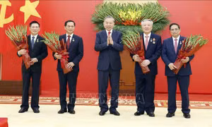 Tổng Bí thư Tô Lâm chủ trì Lễ trao tặng Huân chương Quân công và Huy hiệu Đảng