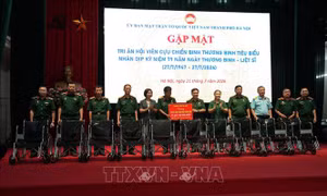 Phát triển kinh tế đi đôi với chăm lo tốt hơn cho người có công 