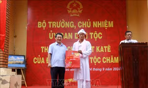 Bộ trưởng, Chủ nhiệm Ủy ban Dân tộc chúc mừng Tết Katê đồng bào Chăm tại Bình Thuận