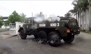 Quân khu 3 hỗ trợ khử khuẩn các địa điểm có nguy cơ cao tại Cẩm Giàng