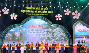 Sắc màu văn hóa, du lịch Điện Biên tại không gian đi bộ hồ Hoàn Kiếm