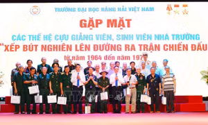 Những người lính sinh viên xếp bút nghiên lên đường chiến đấu