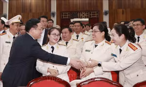 Chủ tịch Quốc hội Vương Đình Huệ thăm, chúc Tết Công an tỉnh Lào Cai