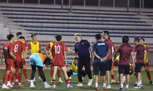  Đội tuyển Việt Nam tập trung cao độ trong buổi rèn quân trên sân Rizal Memorial