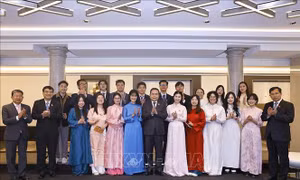 Chủ tịch Quốc hội gặp Hội sinh viên và lưu học sinh tiêu biểu của Việt Nam tại Italy