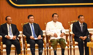 Chủ tịch Quốc hội Vương Đình Huệ gửi thư chúc mừng Chủ tịch Thượng viện Campuchia Samdech Techo Hun Sen
