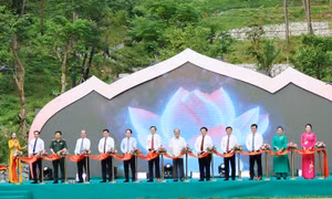 Khánh thành công trình Thác 9 tầng tại quê hương Bác Hồ