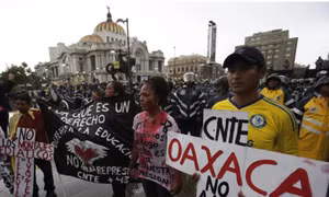 Giáo viên tuần hành khiến hàng trăm trường học tại Mexico đóng cửa