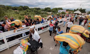 Colombia, Venezuela mở cửa biên giới cho hàng hóa thông thương