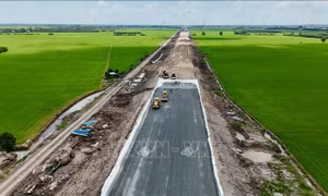 Cao tốc Châu Đốc - Cần Thơ - Sóc Trăng chậm tiến độ do thiếu cát