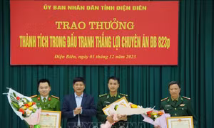 Trao thưởng các tập thể, cá nhân trong đấu tranh hai chuyên án về ma túy