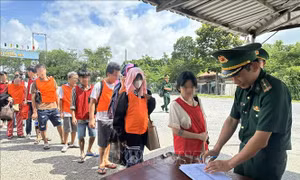Tiếp nhận 19 công dân Việt Nam do lực lượng chức năng Campuchia trao trả