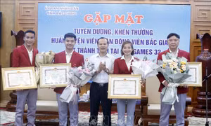 Bắc Giang: Khen thưởng HLV, VĐV đạt thành tích tại SEA Games 32