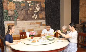 Ngọn lửa tiếng Việt 4 thế hệ cháy mãi nơi đất Lào