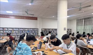 Học sinh vui hè trong 'ngôi nhà tri thức'