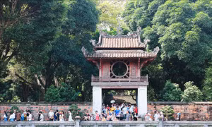 Khai mạc trưng bày tranh 'Dân Tộc Tự Hào' tại Di tích quốc gia đặc biệt Văn Miếu - Quốc Tử Giám