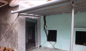 Hỗ trợ xây dựng, sửa chữa nhà cho nhân dân sau mưa lũ