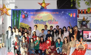 Rộn ràng đêm hội Trăng Rằm tại Nam Phi