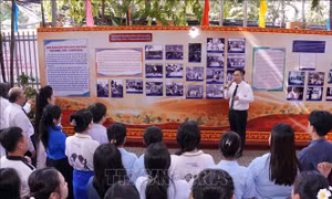 Triển lãm trưng bày hơn 150 tư liệu về tình đoàn kết Việt Nam - Lào - Campuchia