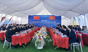Hội đàm về nâng cấp lối mở A Pa Chải - Long Phú thành cửa khẩu song phương