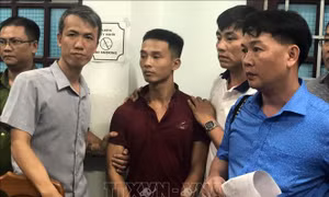 Khen thưởng đột xuất thành tích truy bắt phạm nhân trốn trại Triệu Quân Sự