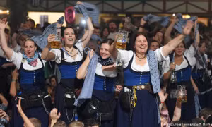 Tưng bừng lễ hội bia Oktoberfest lần thứ 186