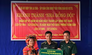Bàn giao 'Nhà đồng đội' cho chiến sĩ Biên phòng có hoàn cảnh khó khăn