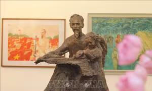Khai mạc triển lãm chuyên đề 'Hồ Chí Minh trong nghệ thuật tạo hình'