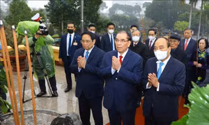 Lãnh đạo Đảng, Nhà nước dâng hương tưởng niệm tại Nghĩa trang Mai Dịch