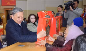 Đại tướng Tô Lâm thăm, tặng quà Tết gia đình chính sách và người nghèo