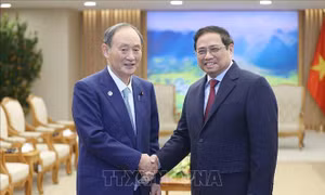Thủ tướng Phạm Minh Chính tiếp nguyên Thủ tướng Nhật Bản Suga Yoshihide