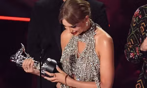 Taylor Swift nhận nhiều giải thưởng nhất tại AMAs 2022