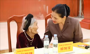 Trao nhà tình nghĩa tặng Mẹ Việt Nam Anh hùng và thương, bệnh binh tại Nghệ An