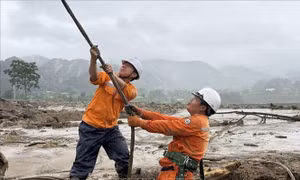 Lai Châu kịp thời khôi phục dòng điện cho nhân dân vùng lũ