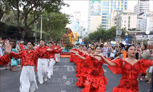 Rực rỡ Carnival đường phố Festival biển Khánh Hòa 2026