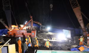 Vụ bé trai rơi xuống ống cọc bê tông: Đã đưa được thi thể bé Hạo Nam lên mặt đất
