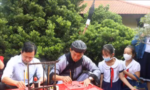 Khai bút đầu Xuân: Tôn trọng chữ nghĩa và đề cao việc học