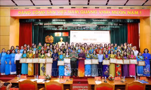 Tuyên dương phụ nữ tiêu biểu trong phong trào Toàn dân bảo vệ an ninh Tổ quốc