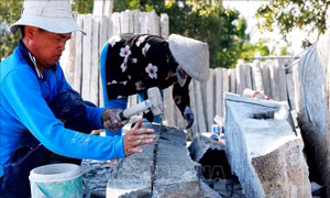  Nghề chẻ đá ở Hòn Đất, Kiên Giang