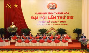 Nỗ lực đưa người dân đến nơi ở an toàn