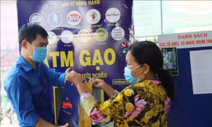 Hỗ trợ người nghèo vượt qua dịch COVID-19