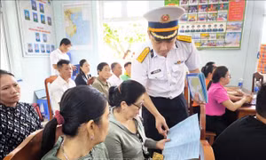 Tiếp sức ngư dân vươn khơi, góp phần giữ vững chủ quyền biển đảo